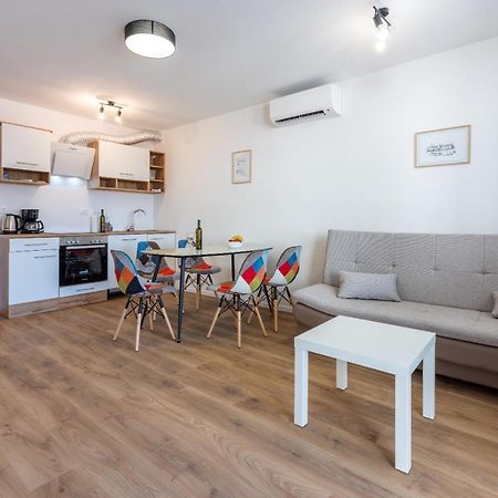 Luxury Apartments Lovorka 1 & 2**** Selce Exterior foto