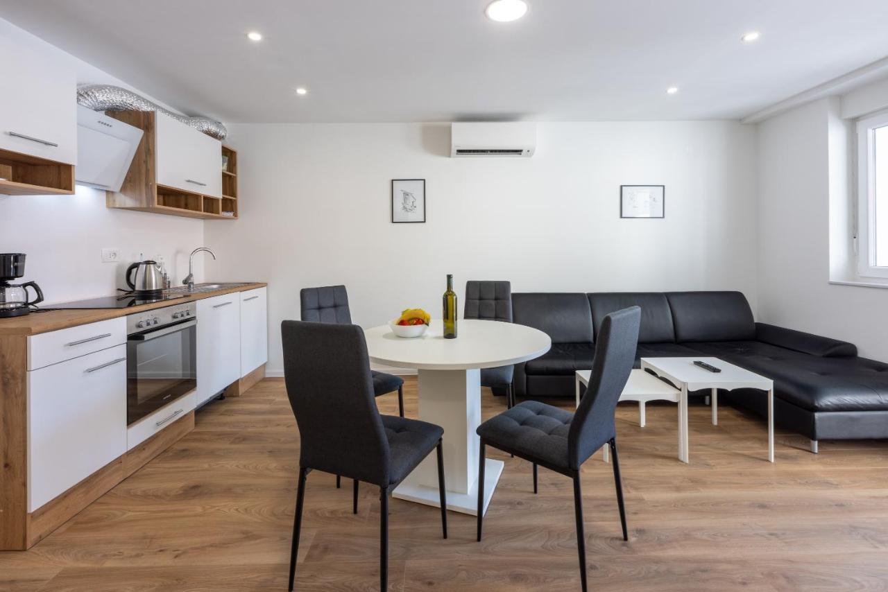 Luxury Apartments Lovorka 1 & 2**** Selce Exterior foto